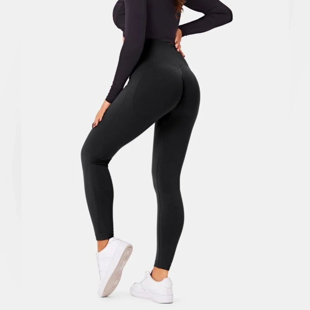 NEW Halara Seamless Flow High Waisted Plain Butt Lifting Leggings in Black - Picture 2 of 15